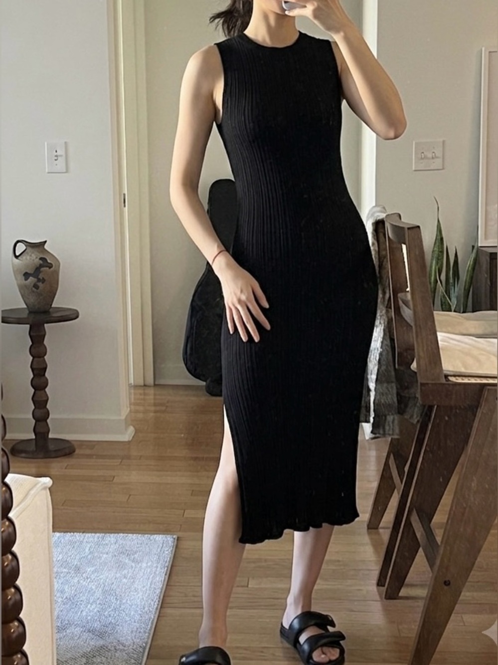 ALOHAS Black Sleeveless Ribbed Midi Dress